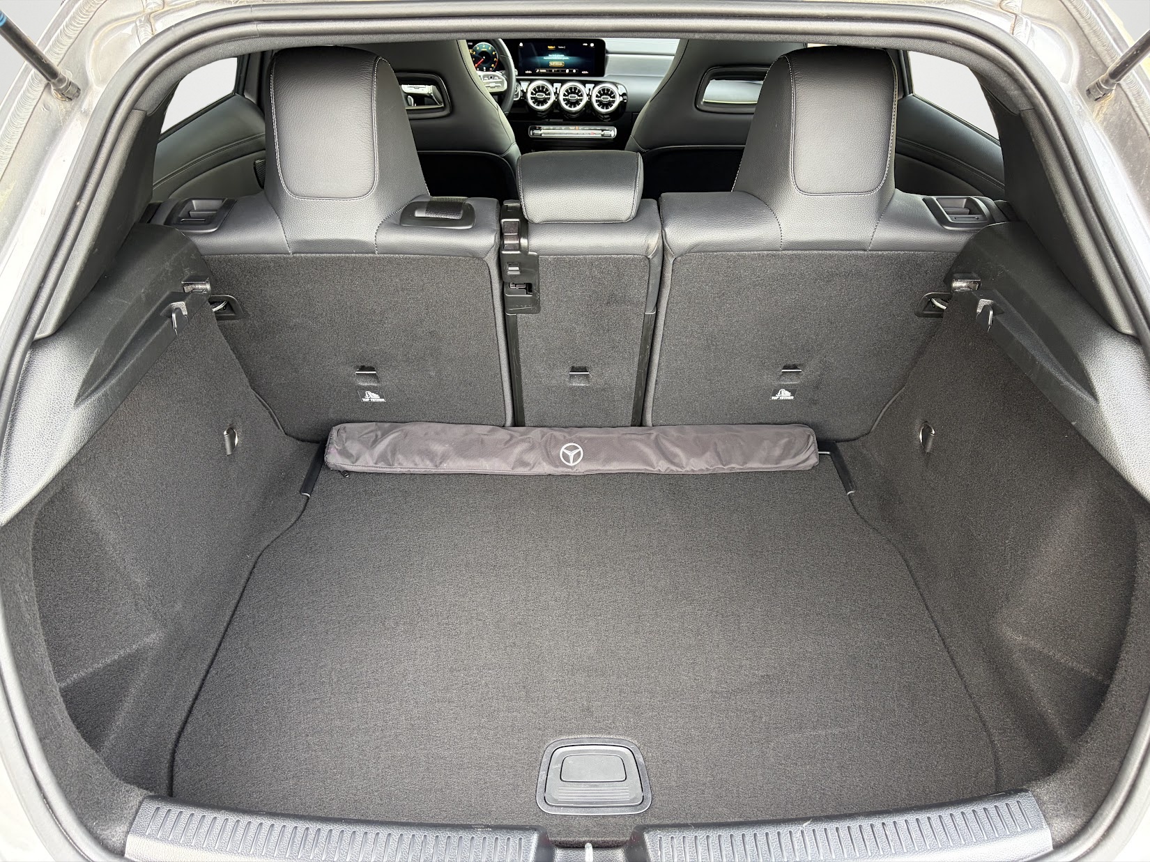MERCEDES-BENZ A 200 4Matic AMG Line 8G-DCT-image-12