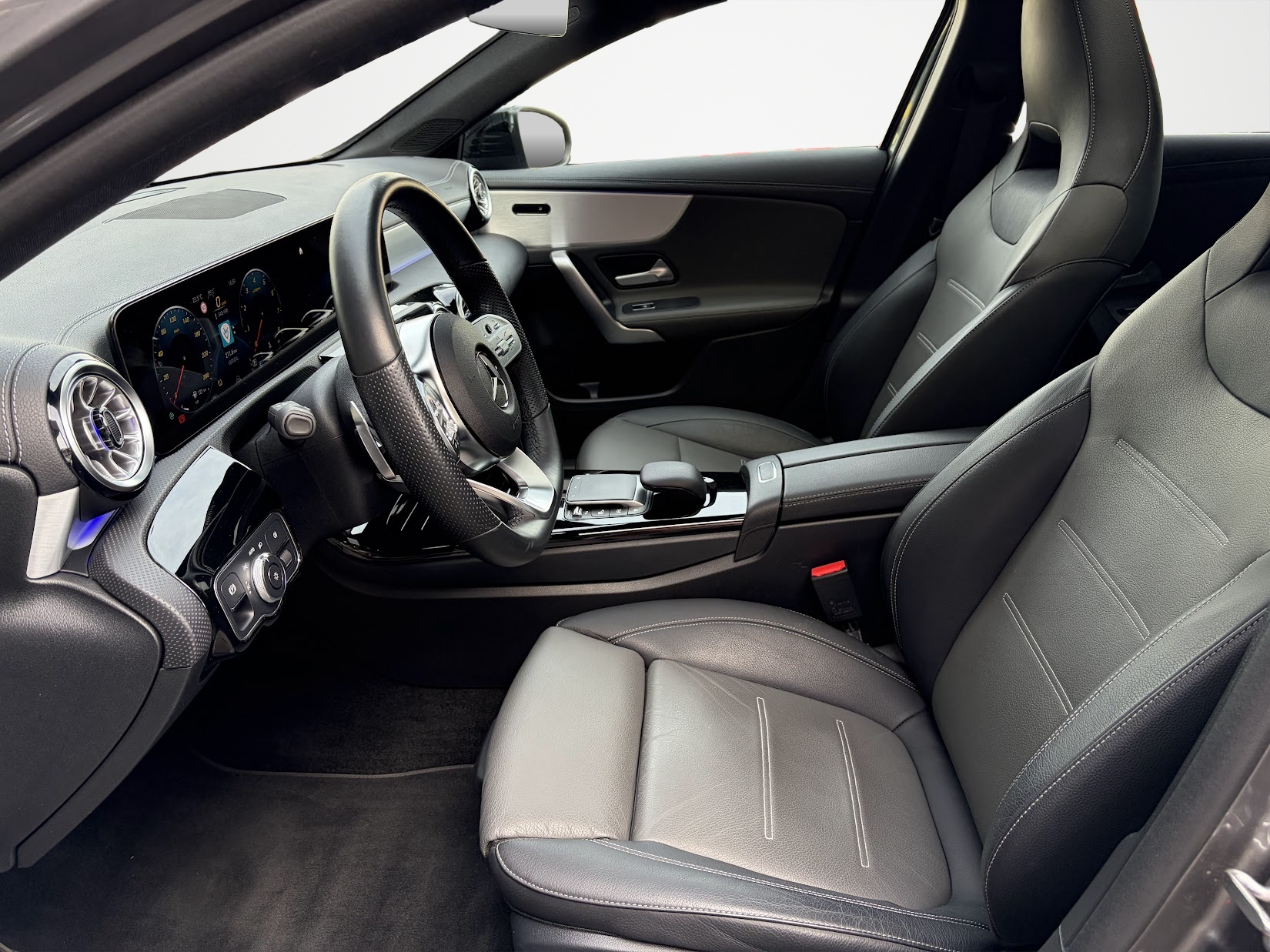 MERCEDES-BENZ A 200 4Matic AMG Line 8G-DCT-image-10