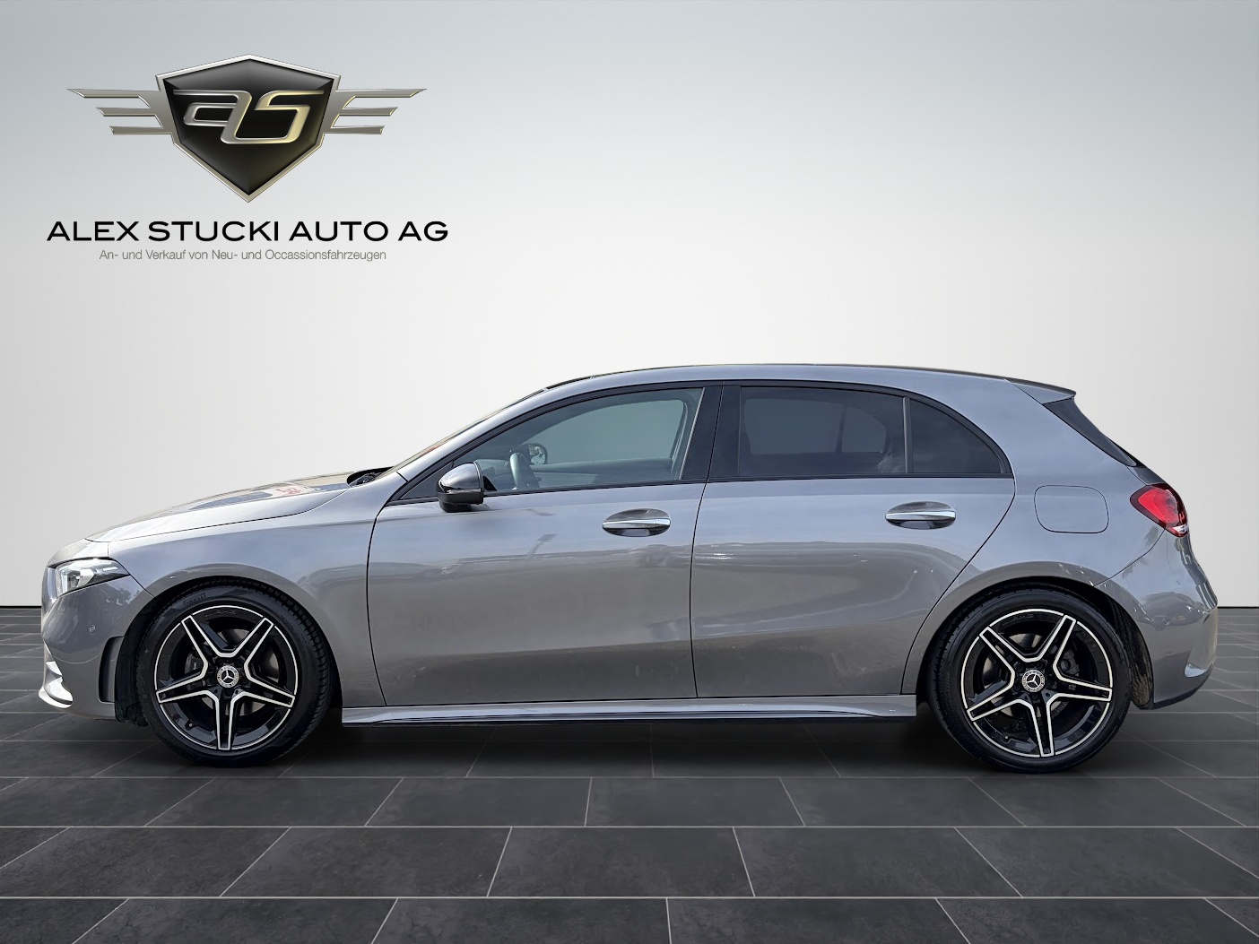 MERCEDES-BENZ A 200 4Matic AMG Line 8G-DCT-showroom-element-3