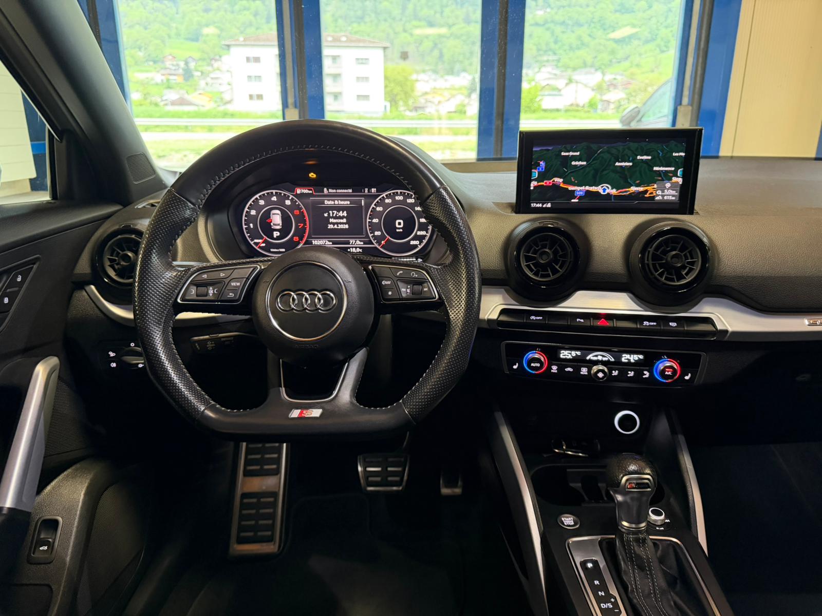 AUDI Q2 2.0 TFSI design quattro S-tronic-image-16
