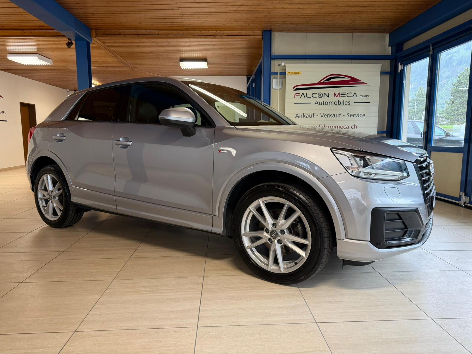 AUDI Q2 2.0 TFSI design quattro S-tronic-showroom-element-1