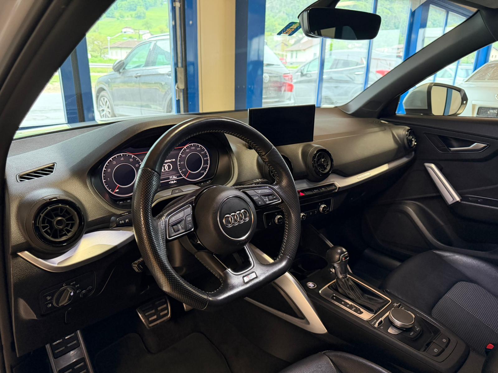 AUDI Q2 2.0 TFSI design quattro S-tronic-image-17