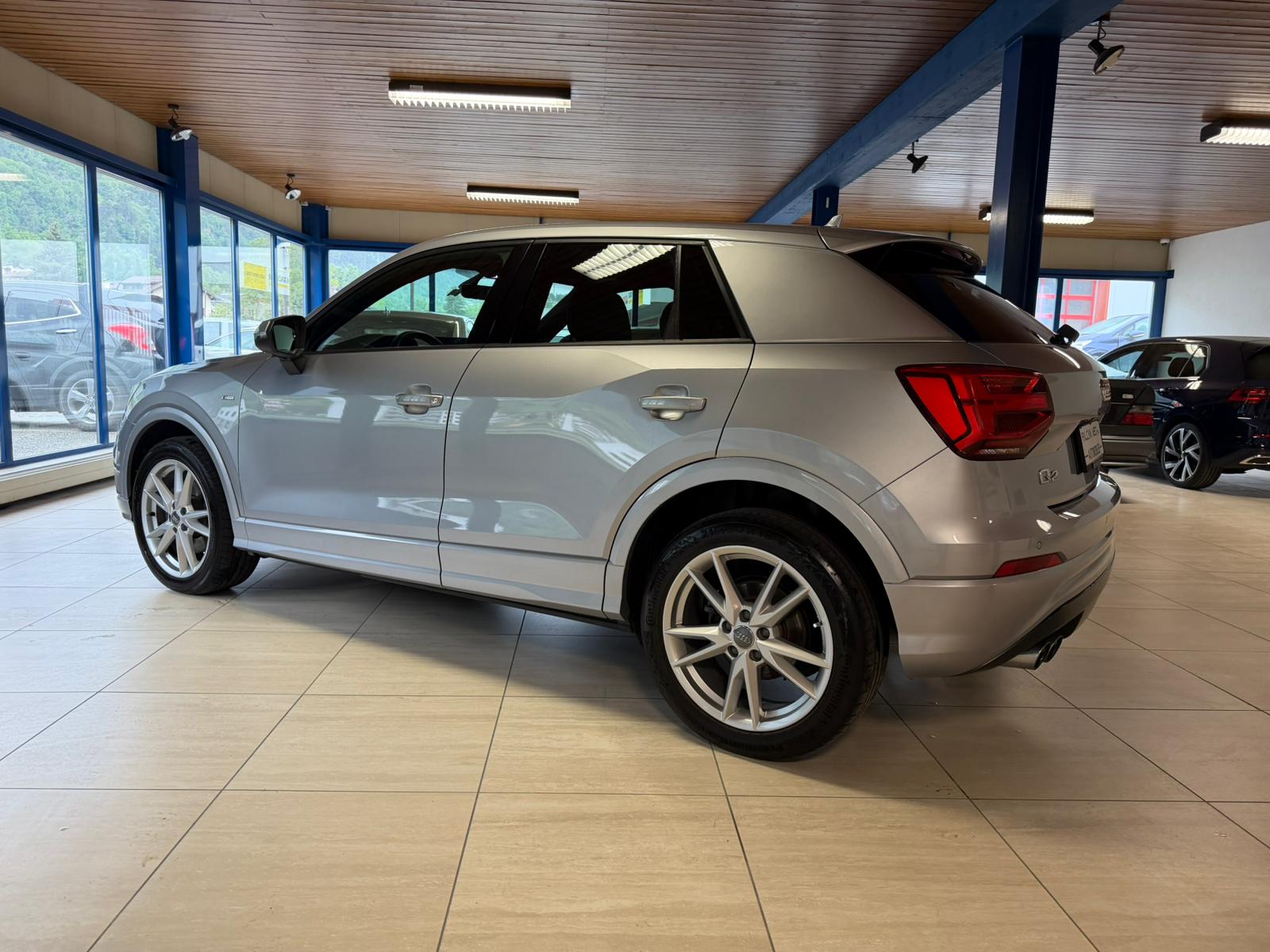AUDI Q2 2.0 TFSI design quattro S-tronic-image-8
