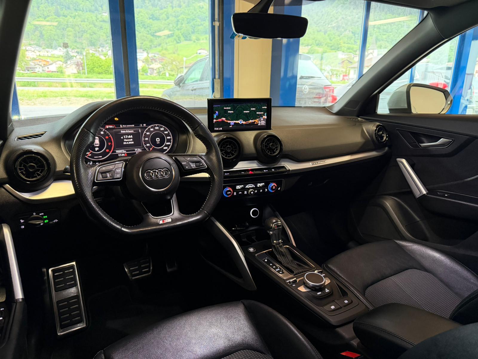AUDI Q2 2.0 TFSI design quattro S-tronic-image-15