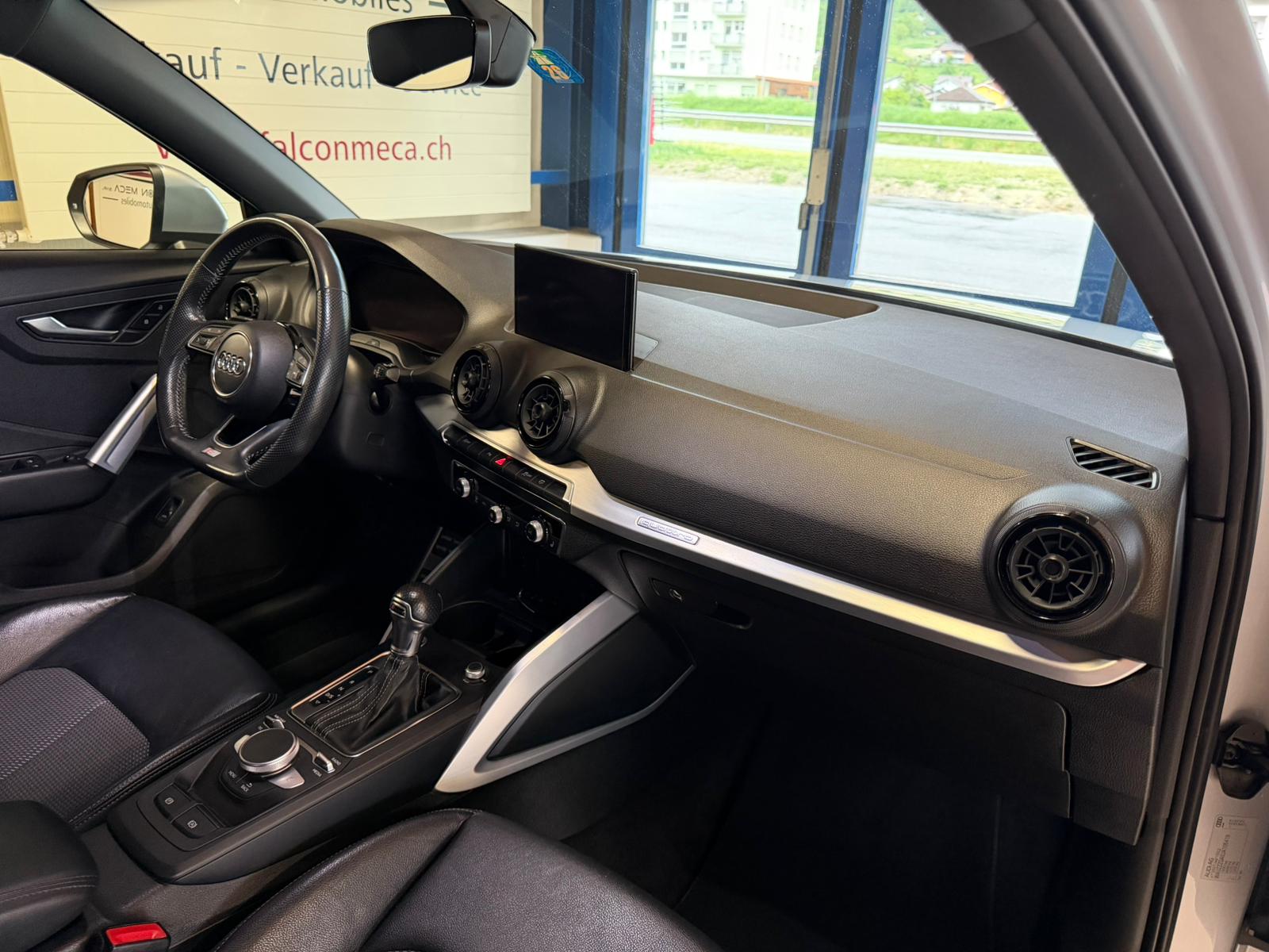 AUDI Q2 2.0 TFSI design quattro S-tronic-image-19