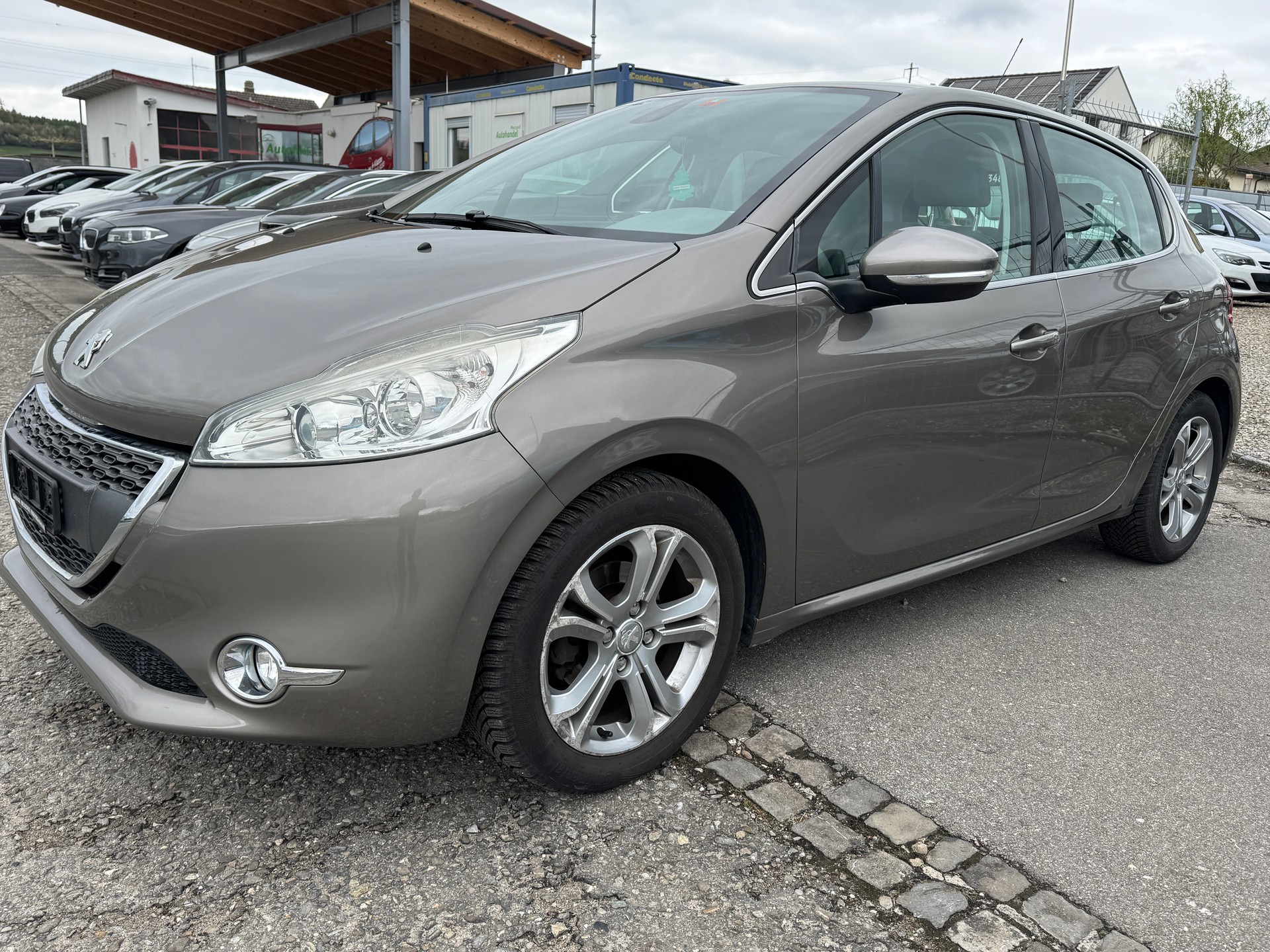 PEUGEOT 208 1.2 VTI Active-image-2