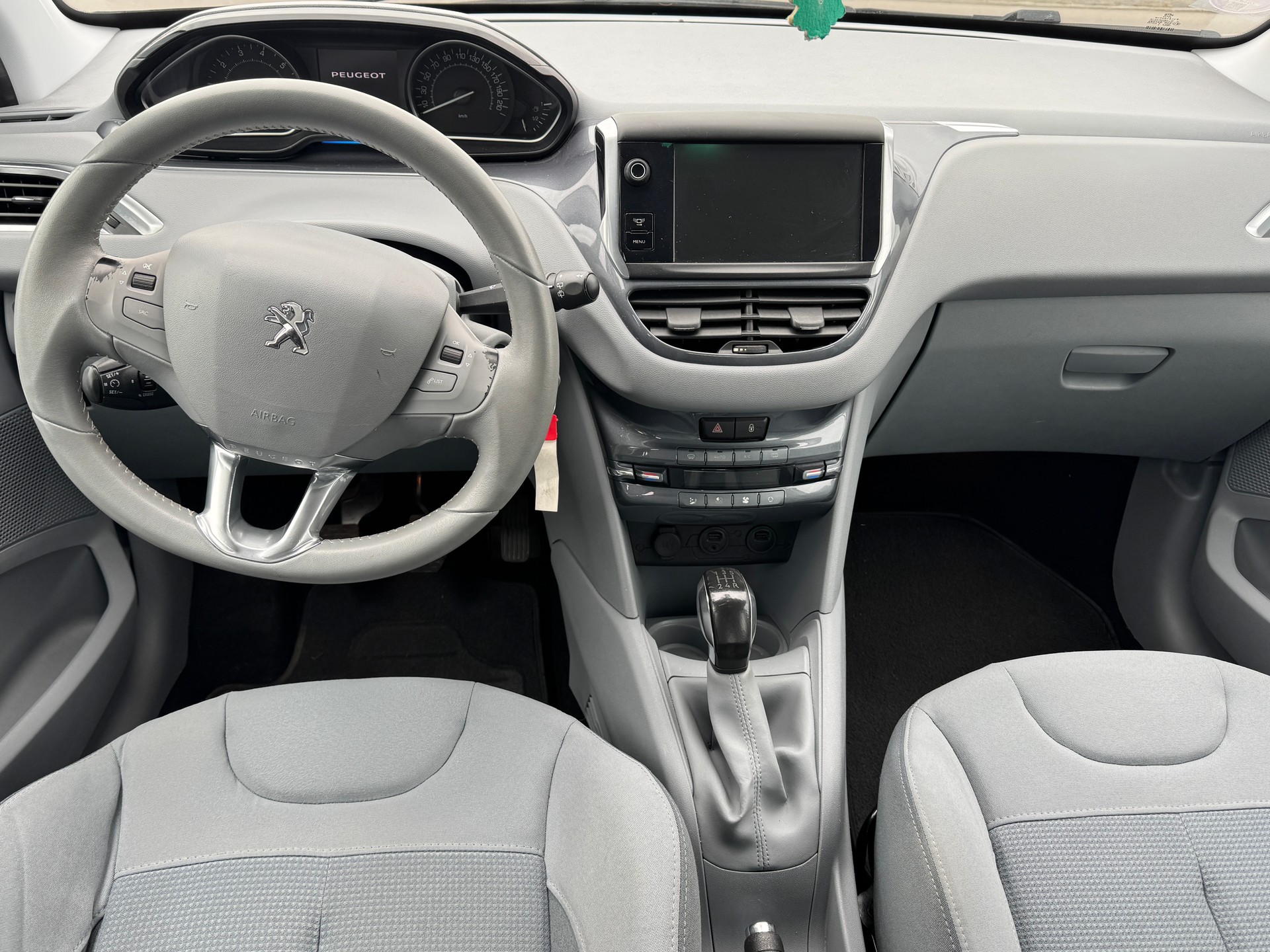 PEUGEOT 208 1.2 VTI Active-image-6