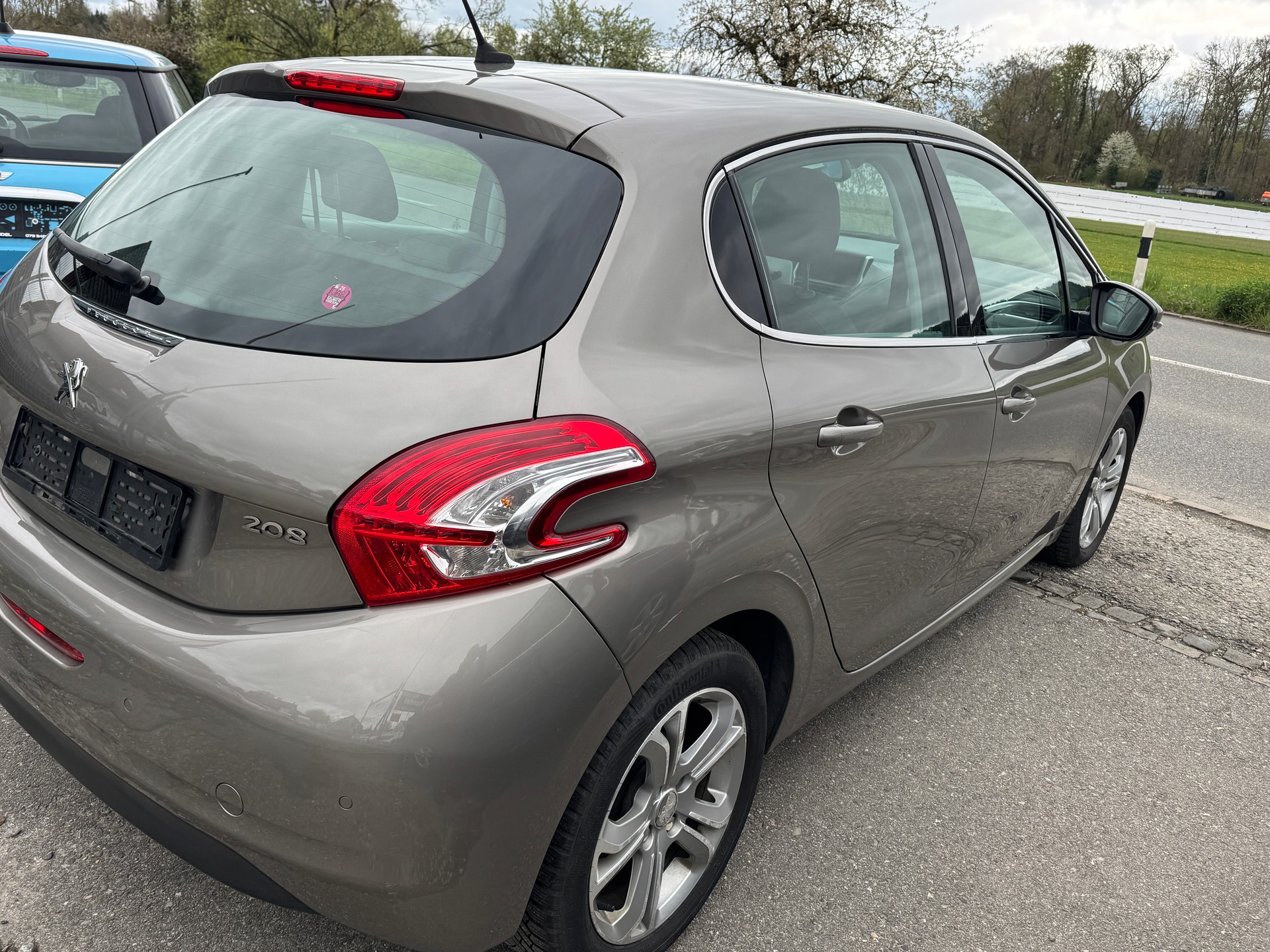 PEUGEOT 208 1.2 VTI Active-image-4
