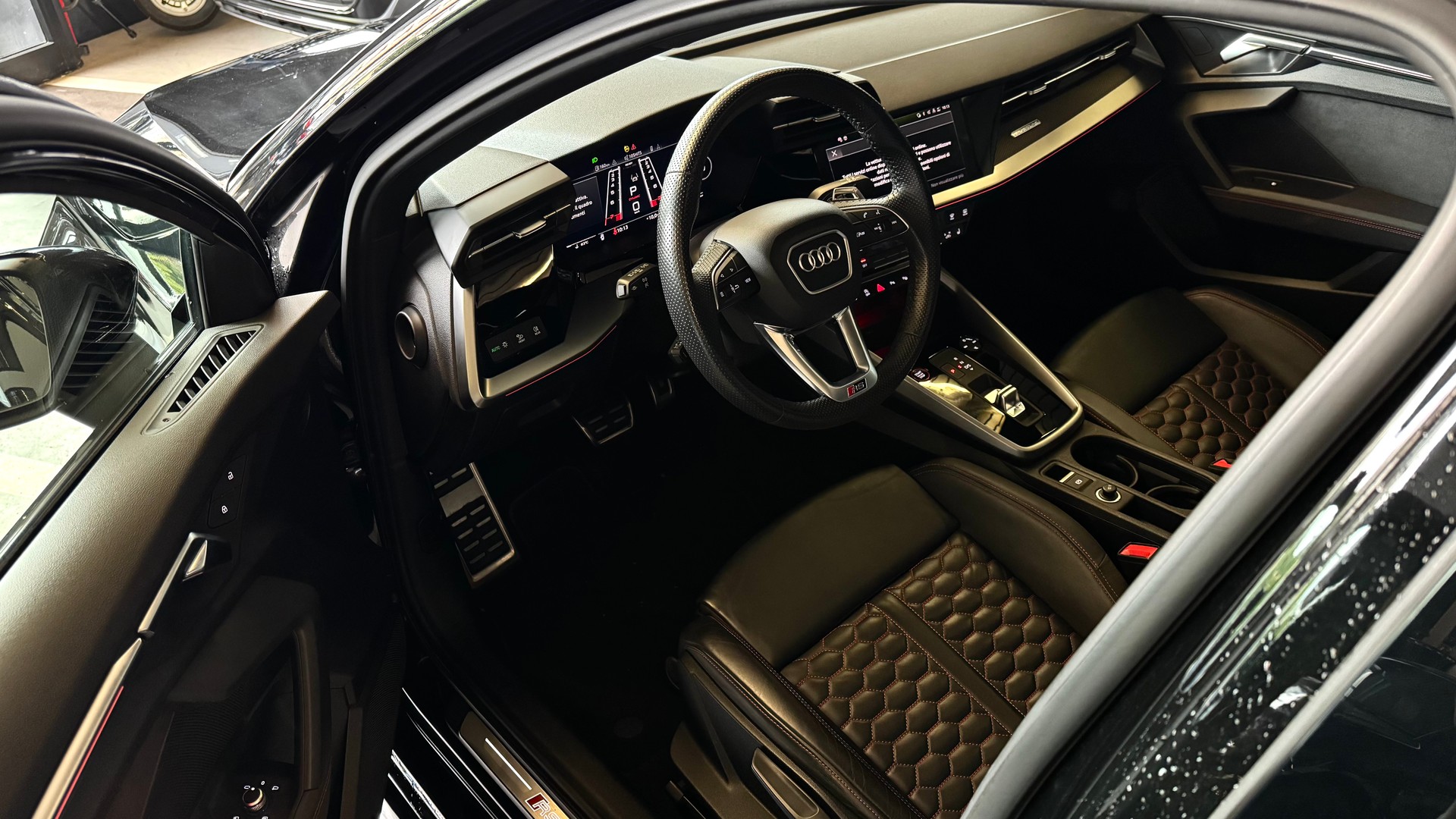 AUDI RS3 Sportback 2.5 TSI quattro S-tronic-image-6