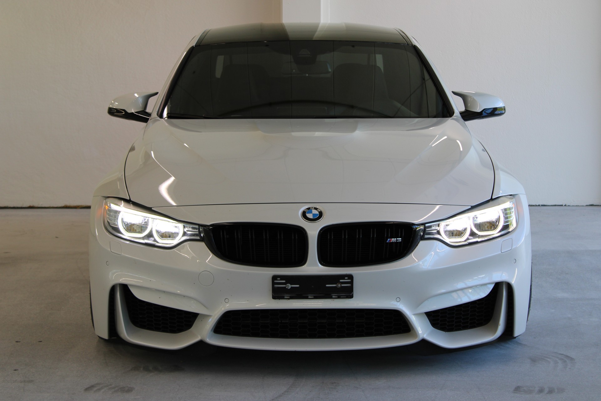 BMW M3 Drivelogic-showroom-element-1