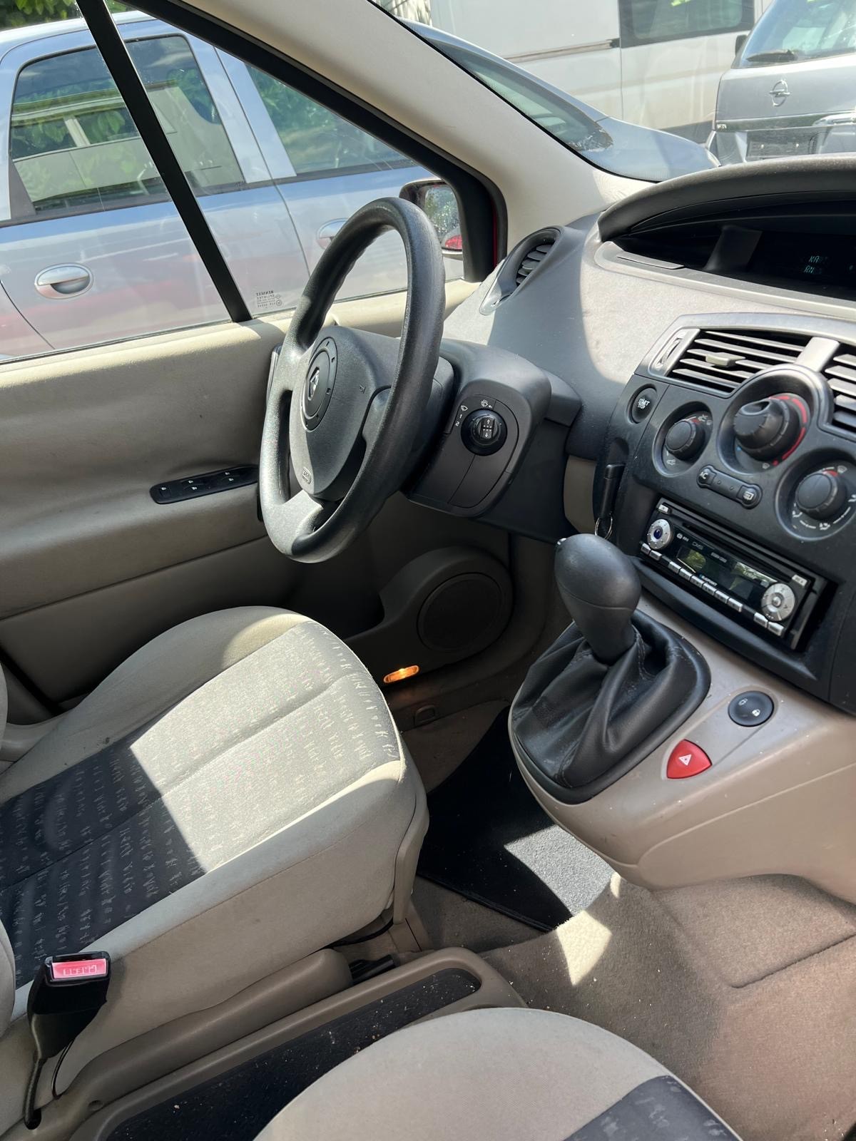RENAULT Scénic 1.6 16V Dynamique-image-3