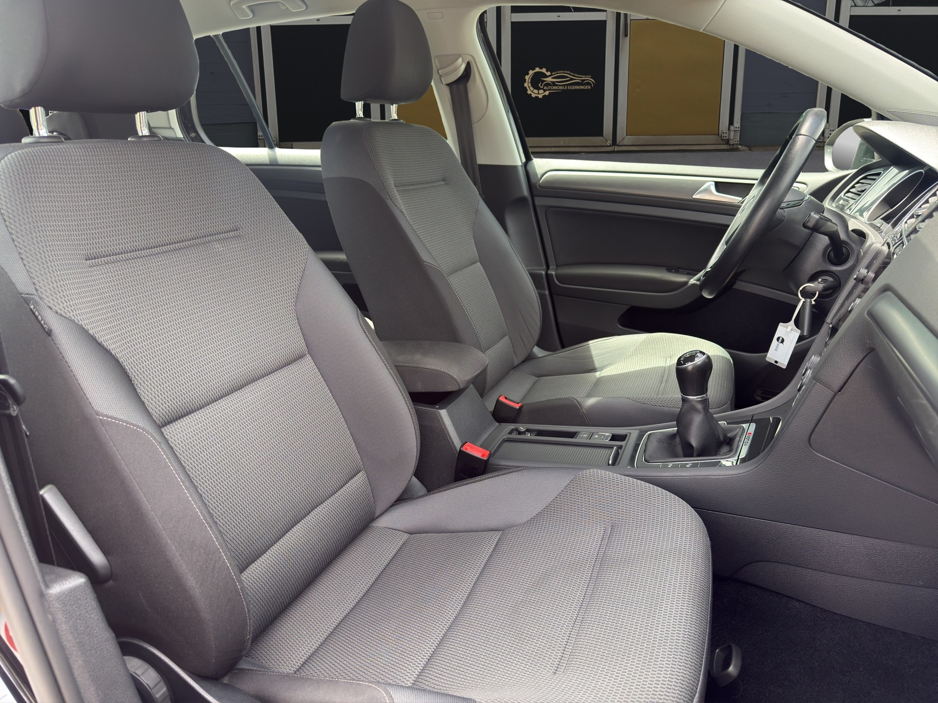VW Golf 2.0 TDI Comfortline Swiss Line Limited 4M-image-9