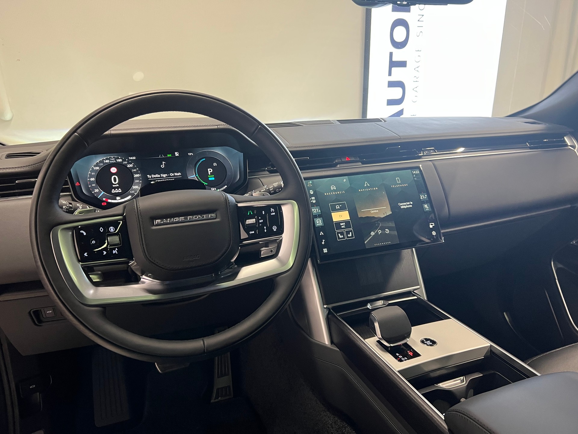 LAND ROVER Range Rover 3.0 I6 P550e Autobiography-showroom-element-2