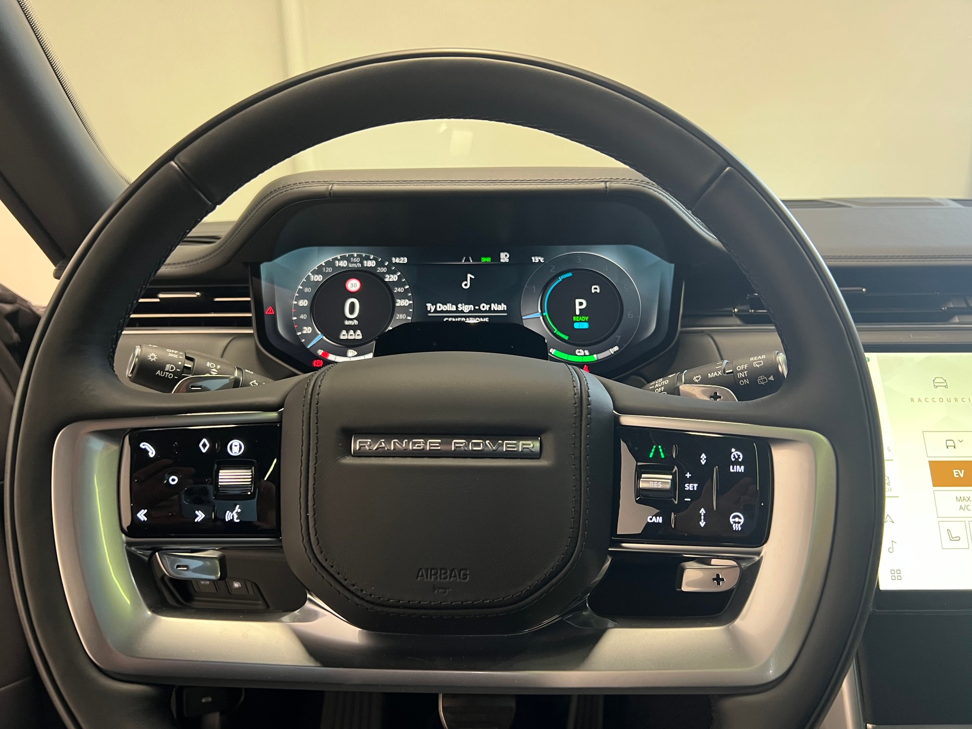 LAND ROVER Range Rover 3.0 I6 P550e Autobiography-showroom-element-3