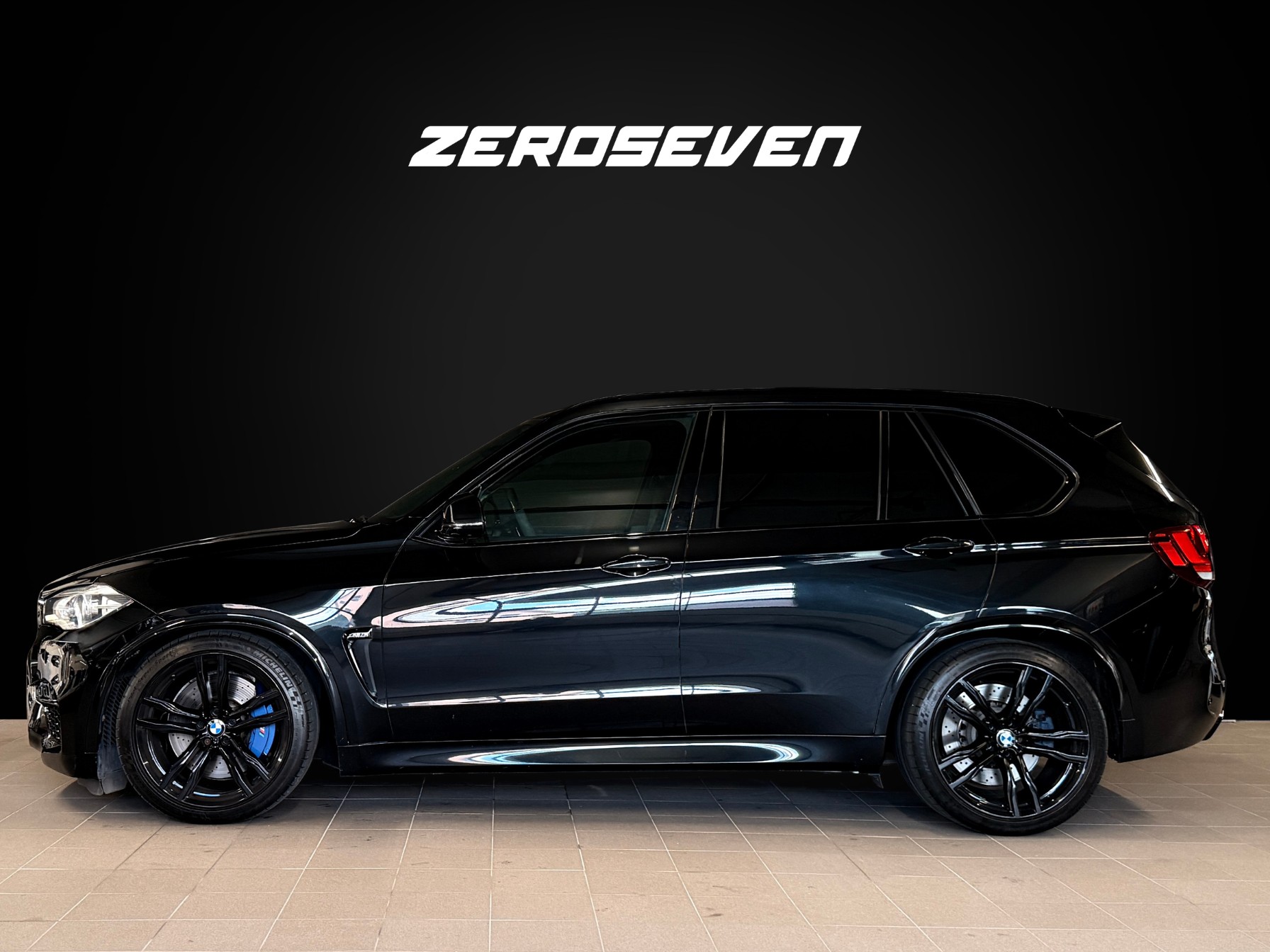 BMW X5M Steptronic-showroom-element-2