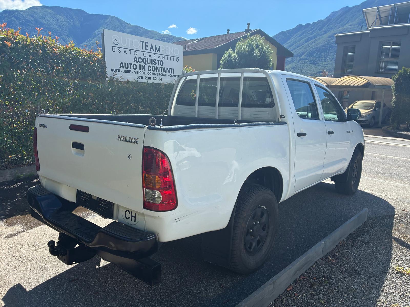 TOYOTA Hilux 4x4 DoubleCab LineaLuna-image-5