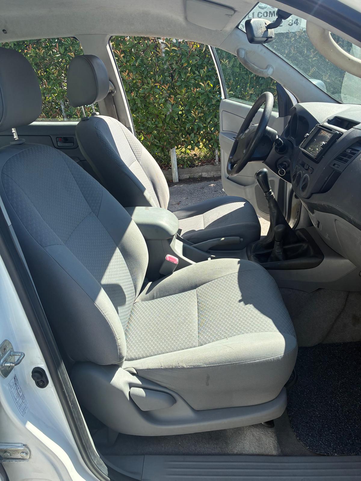 TOYOTA Hilux 4x4 DoubleCab LineaLuna-image-9