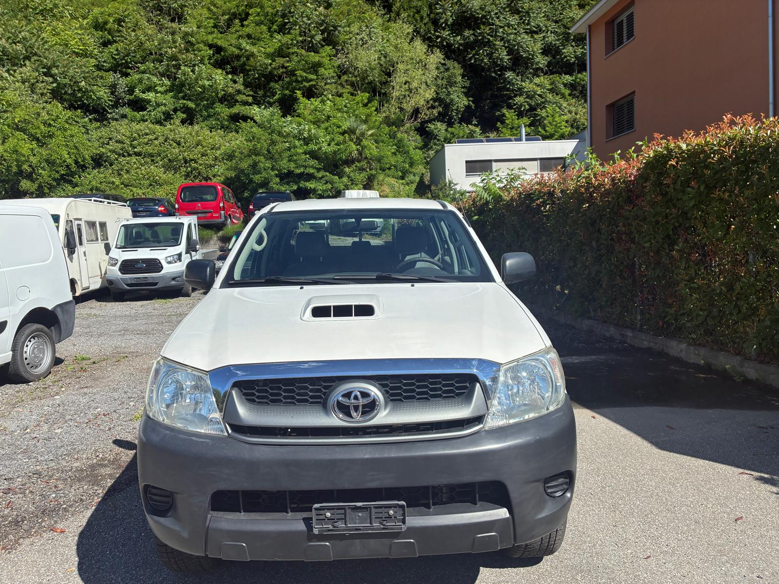 TOYOTA Hilux 4x4 DoubleCab LineaLuna-image-1