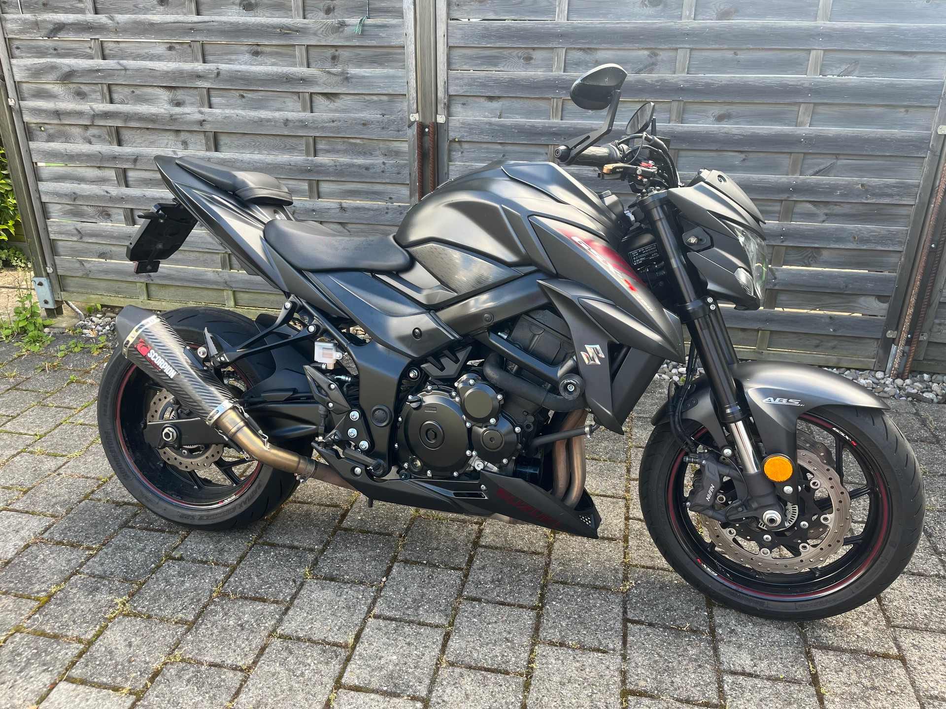 SUZUKI GSX-S 750-image-0