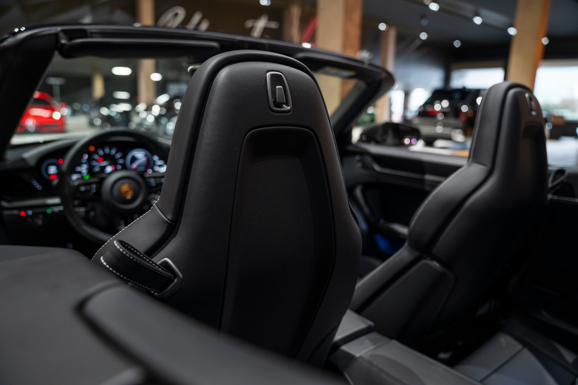 PORSCHE 911 Carrera 4 GTS Cabriolet PDK-image-18