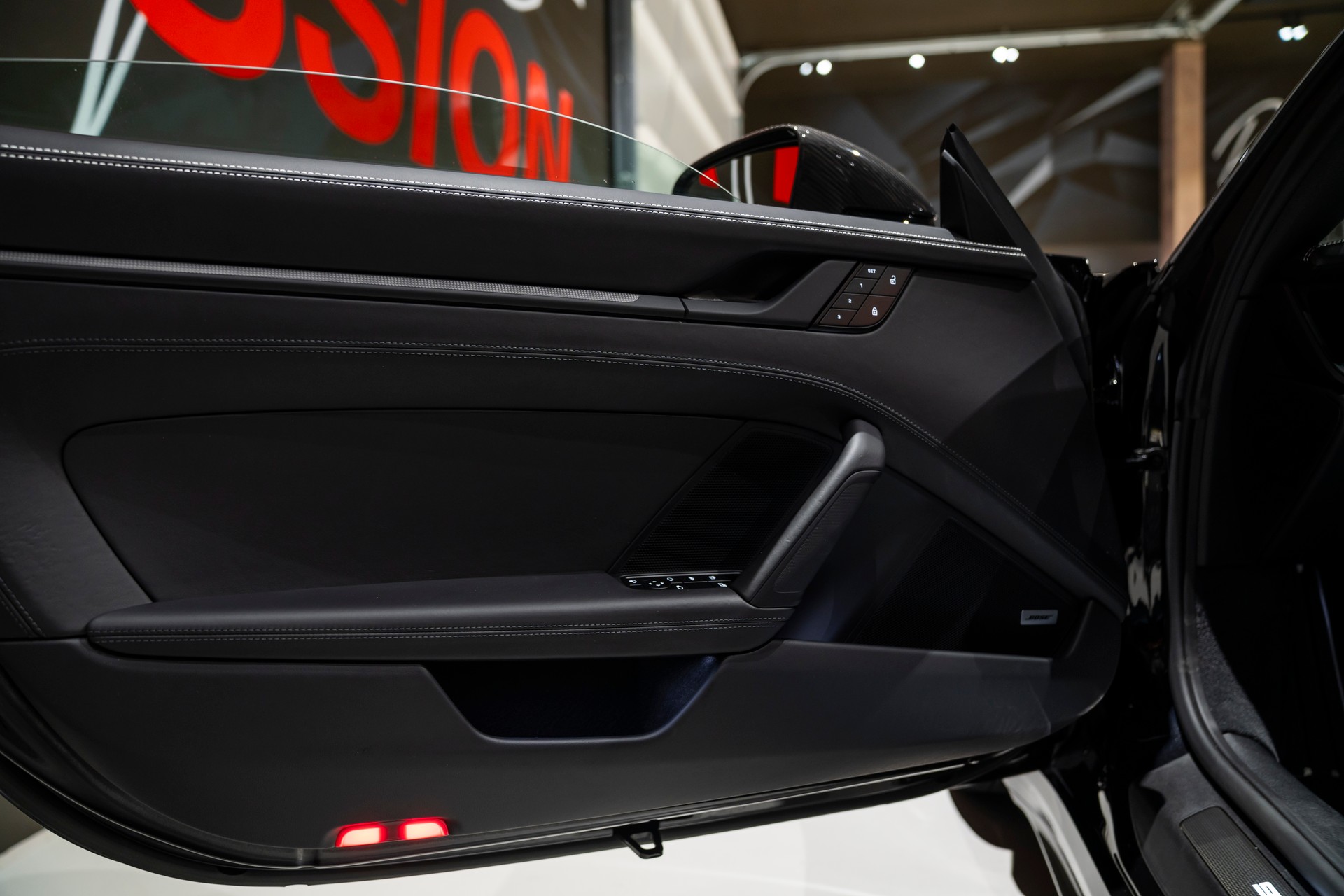 PORSCHE 911 Carrera 4 GTS Cabriolet PDK-image-8