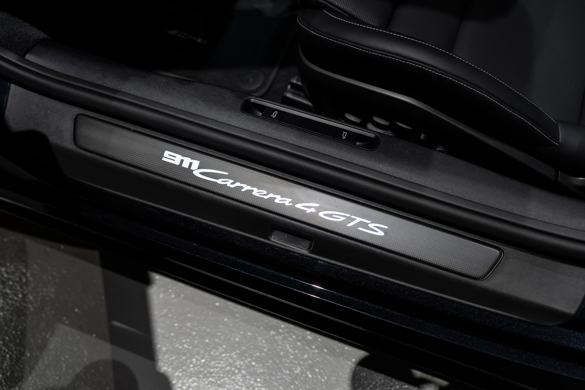 PORSCHE 911 Carrera 4 GTS Cabriolet PDK-image-16