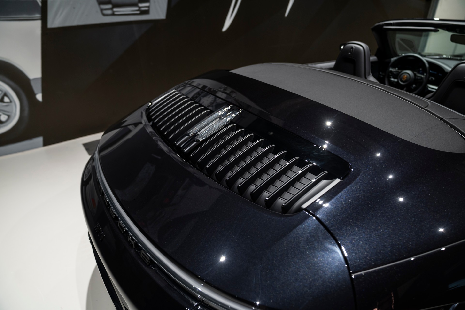 PORSCHE 911 Carrera 4 GTS Cabriolet PDK-image-7