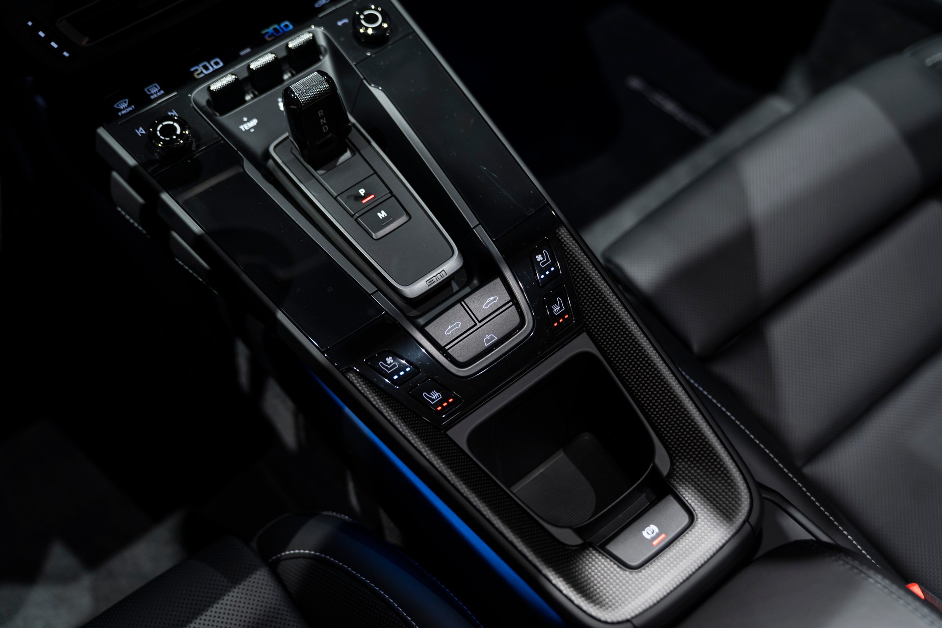PORSCHE 911 Carrera 4 GTS Cabriolet PDK-image-12