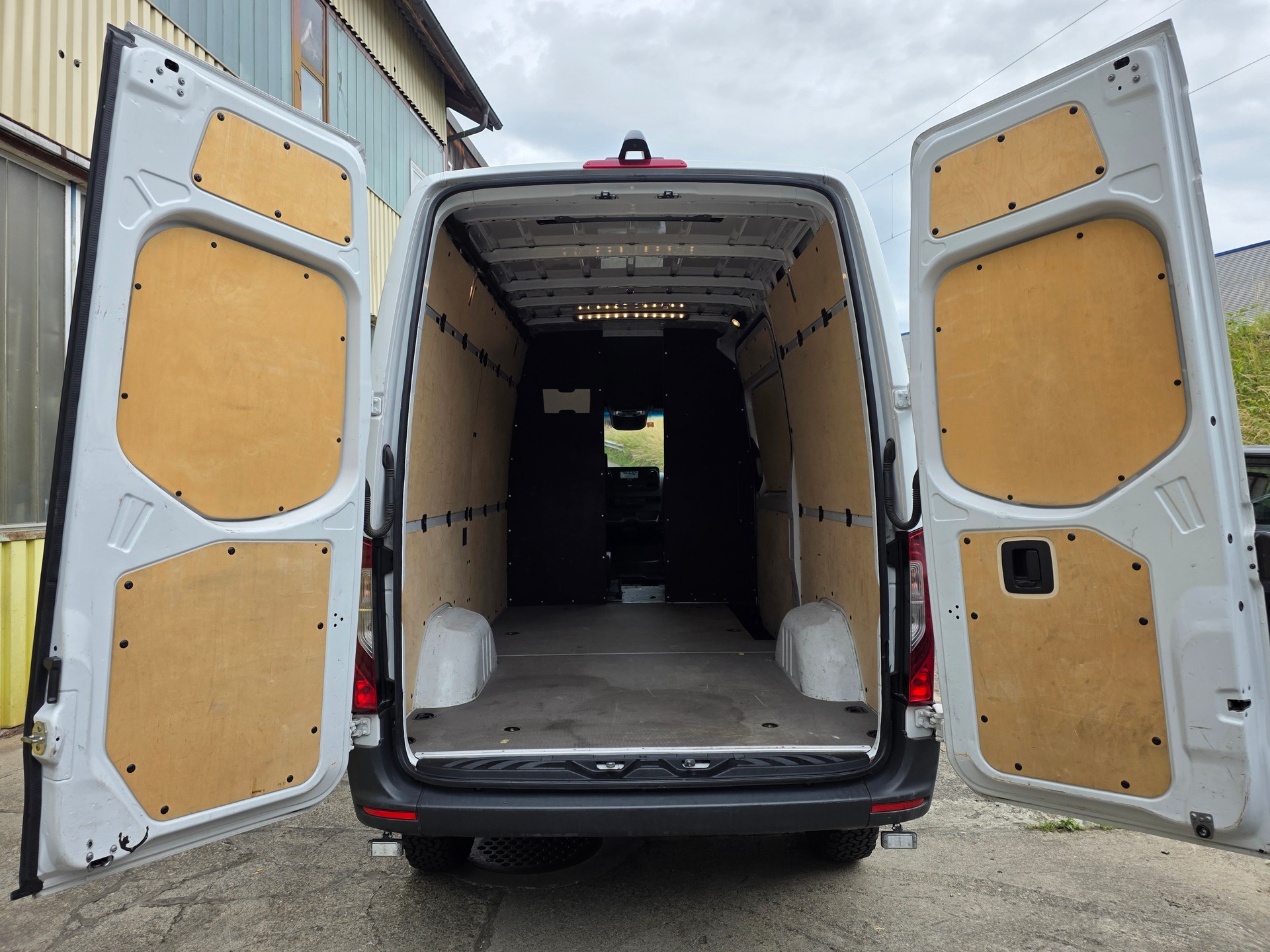 MERCEDES-BENZ 319 CDI 4X4-image-9