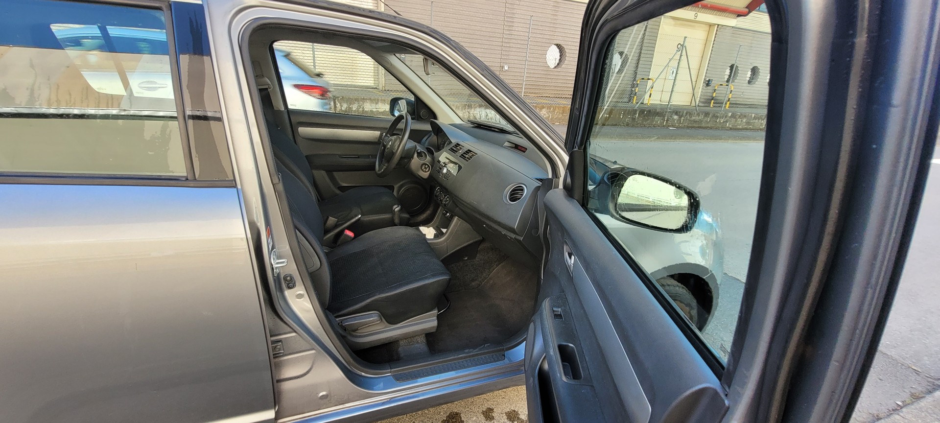 SUZUKI Swift 1.3i 16V GL Top-image-6