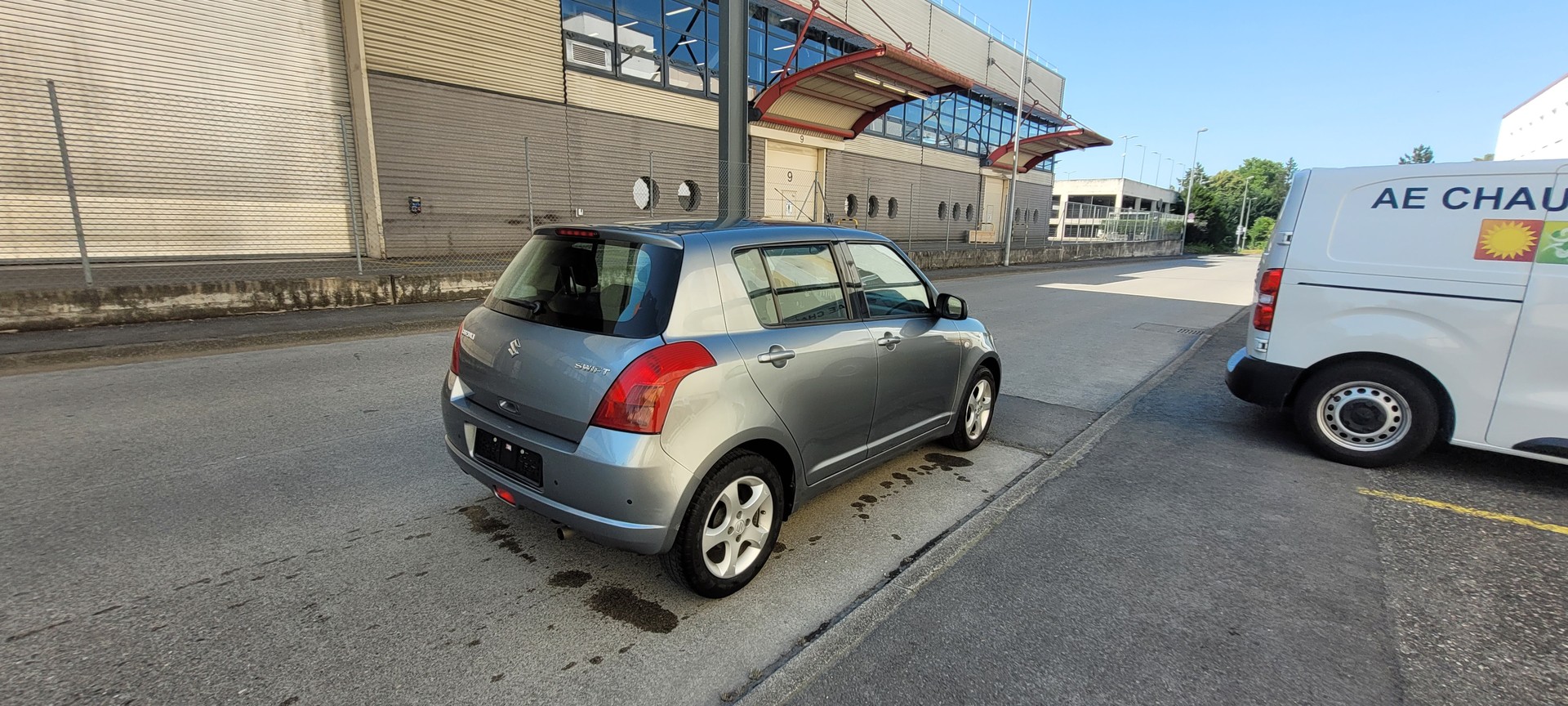 SUZUKI Swift 1.3i 16V GL Top-image-2
