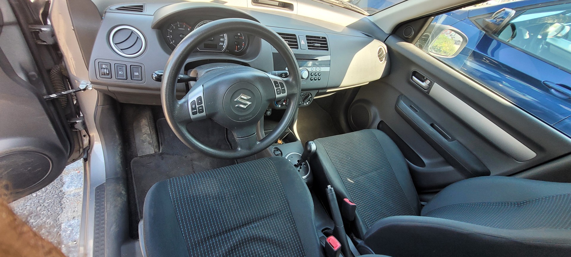 SUZUKI Swift 1.3i 16V GL Top-image-10