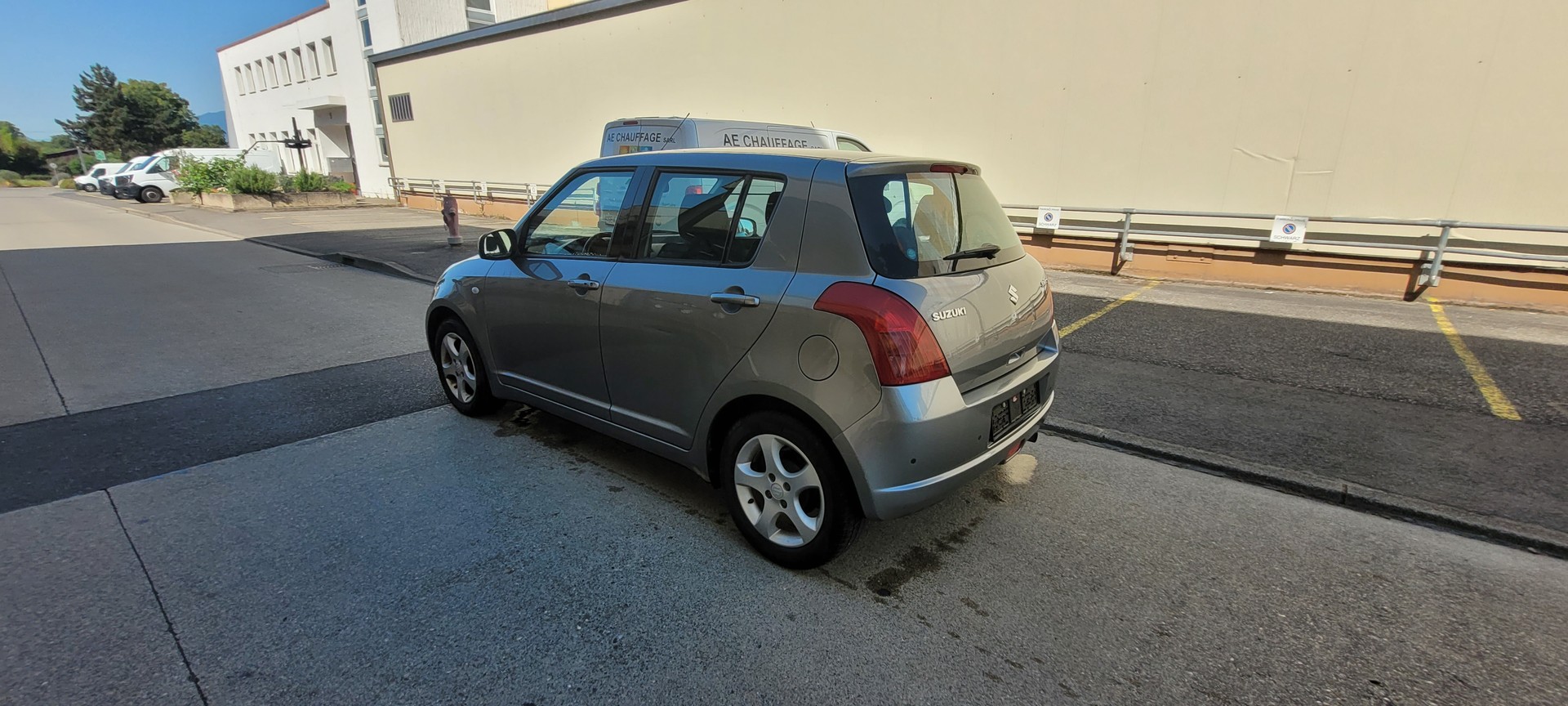 SUZUKI Swift 1.3i 16V GL Top-image-3