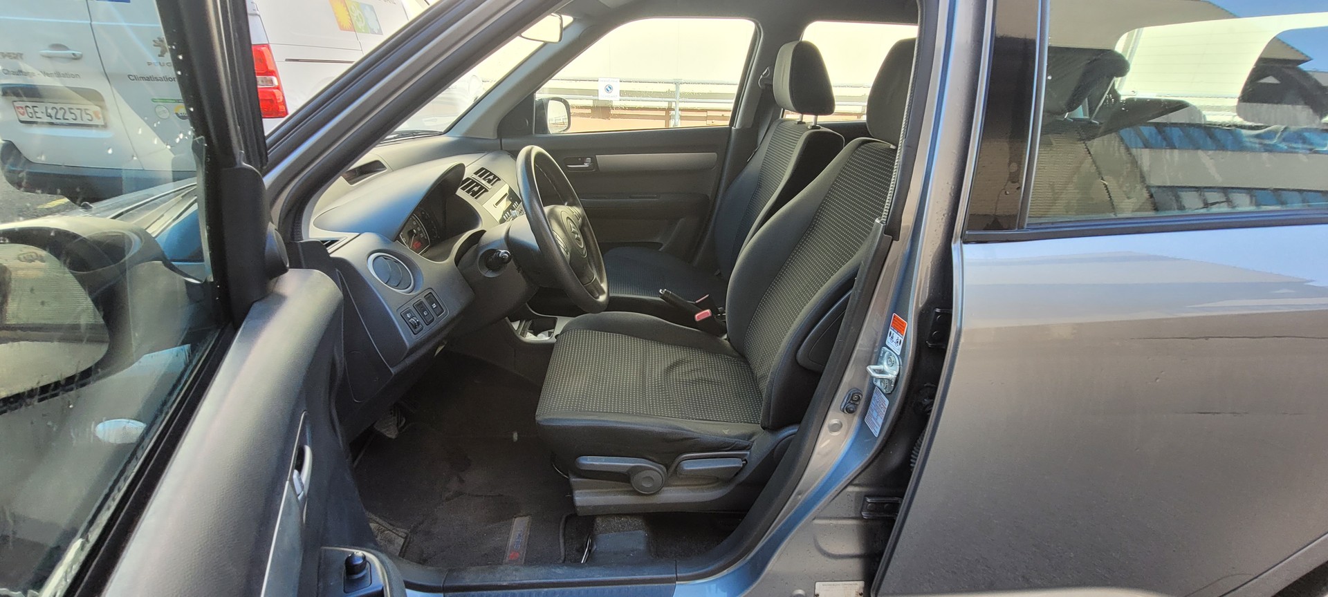 SUZUKI Swift 1.3i 16V GL Top-image-7