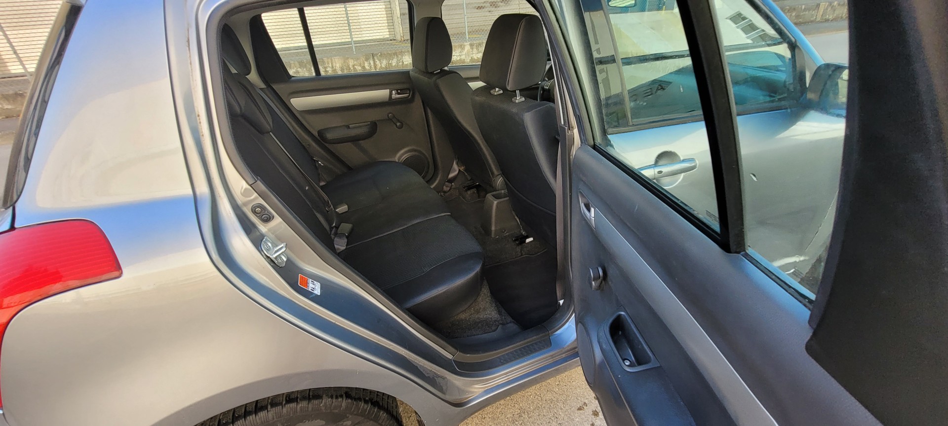SUZUKI Swift 1.3i 16V GL Top-image-9