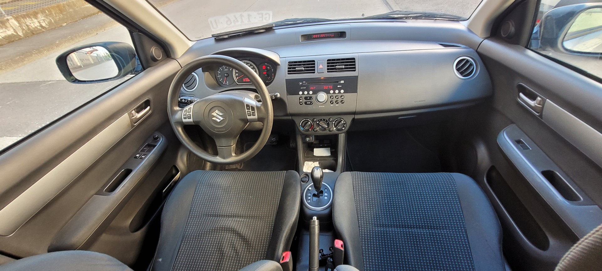 SUZUKI Swift 1.3i 16V GL Top-image-8