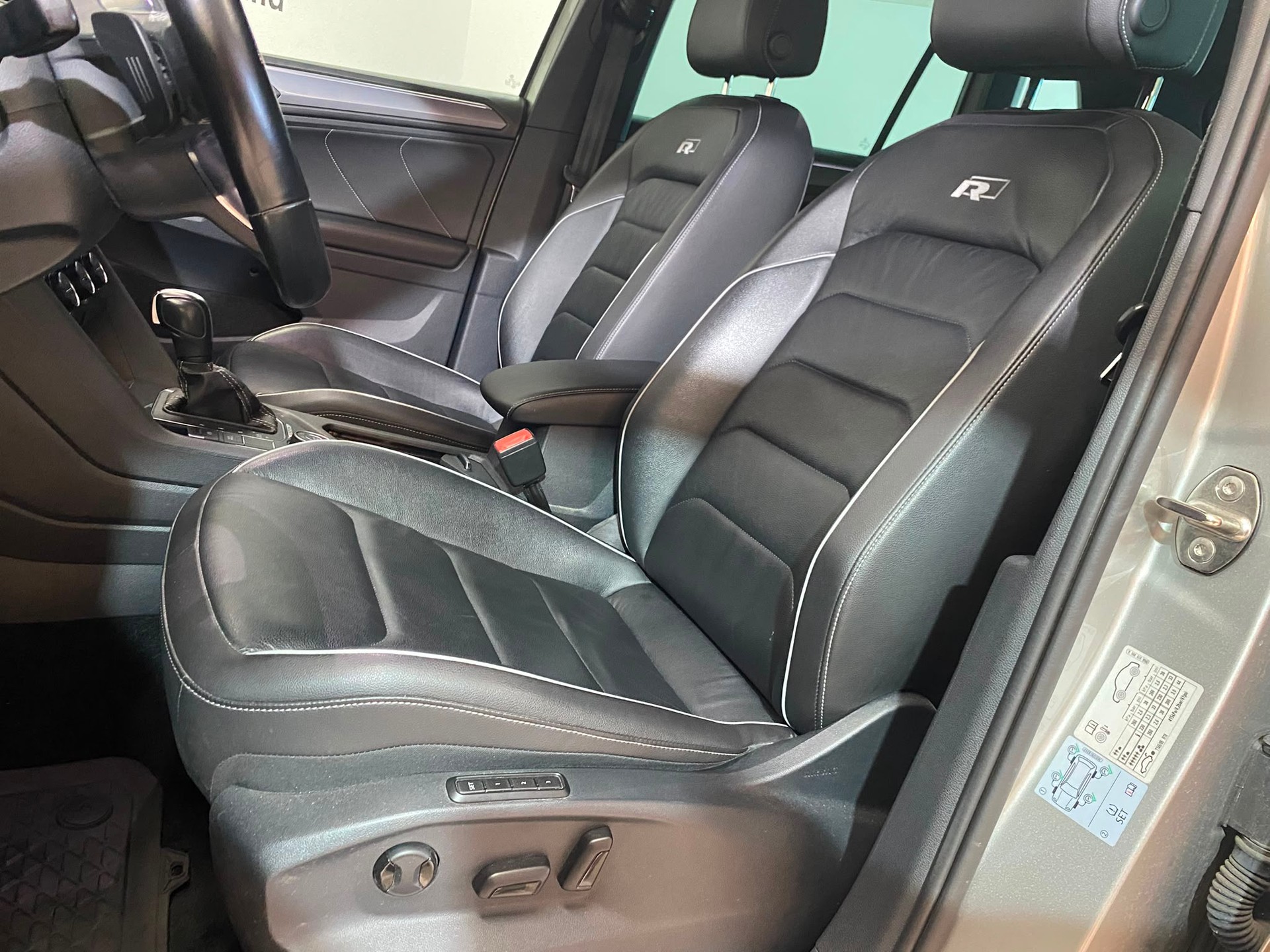 VW Tiguan 2.0TSI R-Line Highline 4Motion DSG-image-9