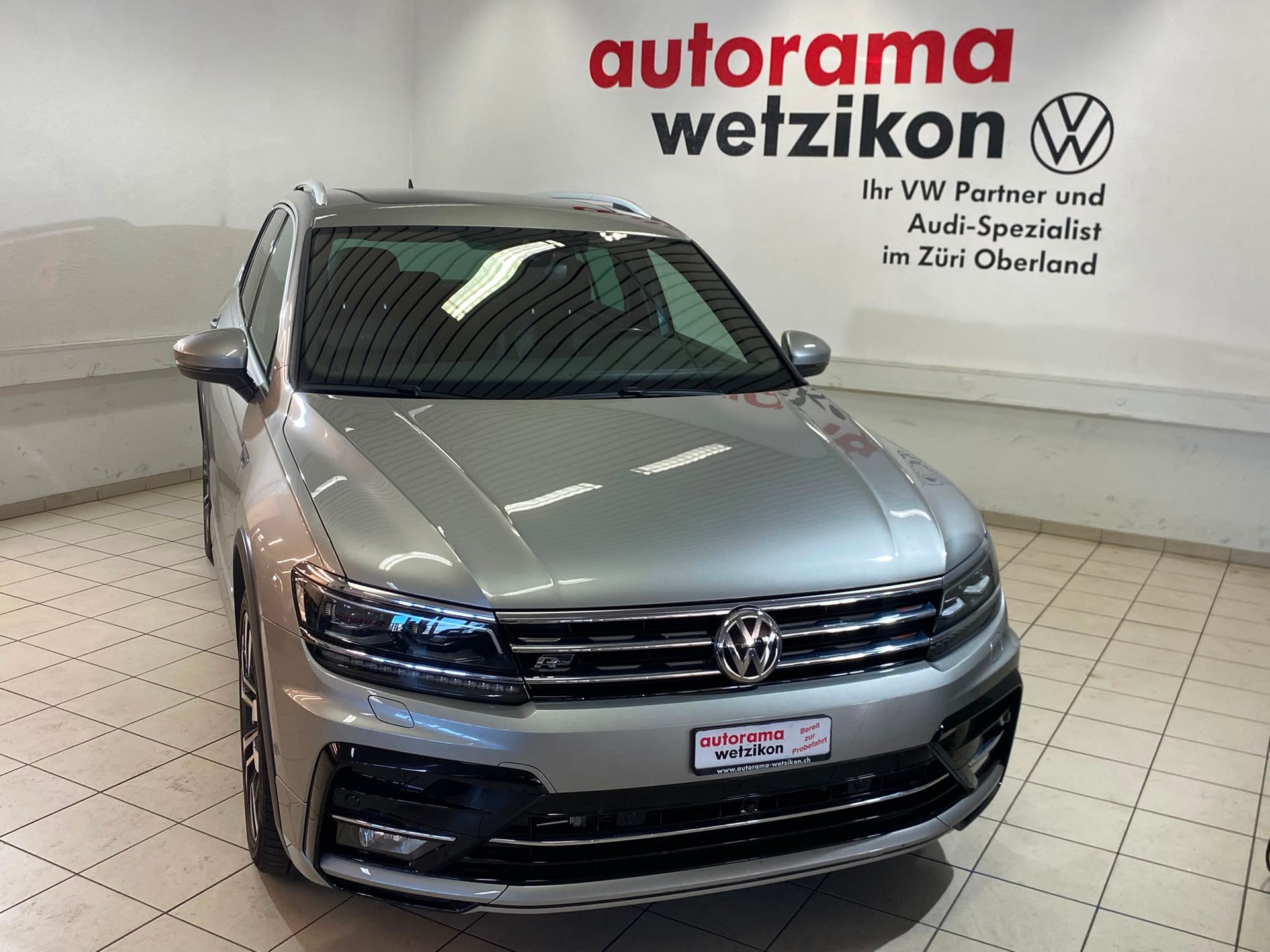 VW Tiguan 2.0TSI R-Line Highline 4Motion DSG-showroom-element-1