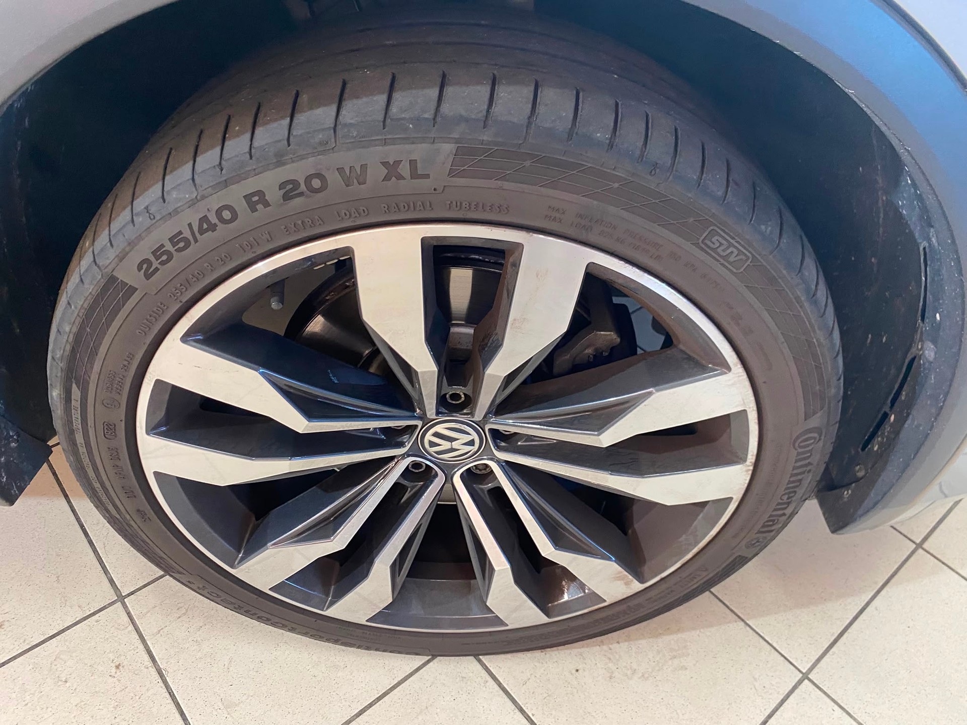 VW Tiguan 2.0TSI R-Line Highline 4Motion DSG-image-5