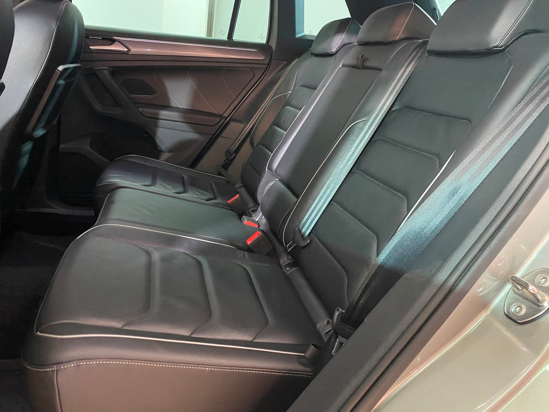 VW Tiguan 2.0TSI R-Line Highline 4Motion DSG-image-10