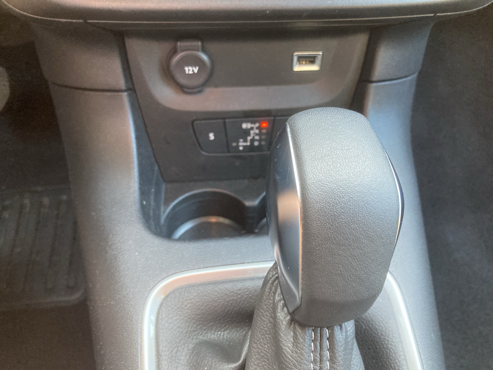CITROEN C3 1.2i PureTech Swiss Edition EAT6-image-11