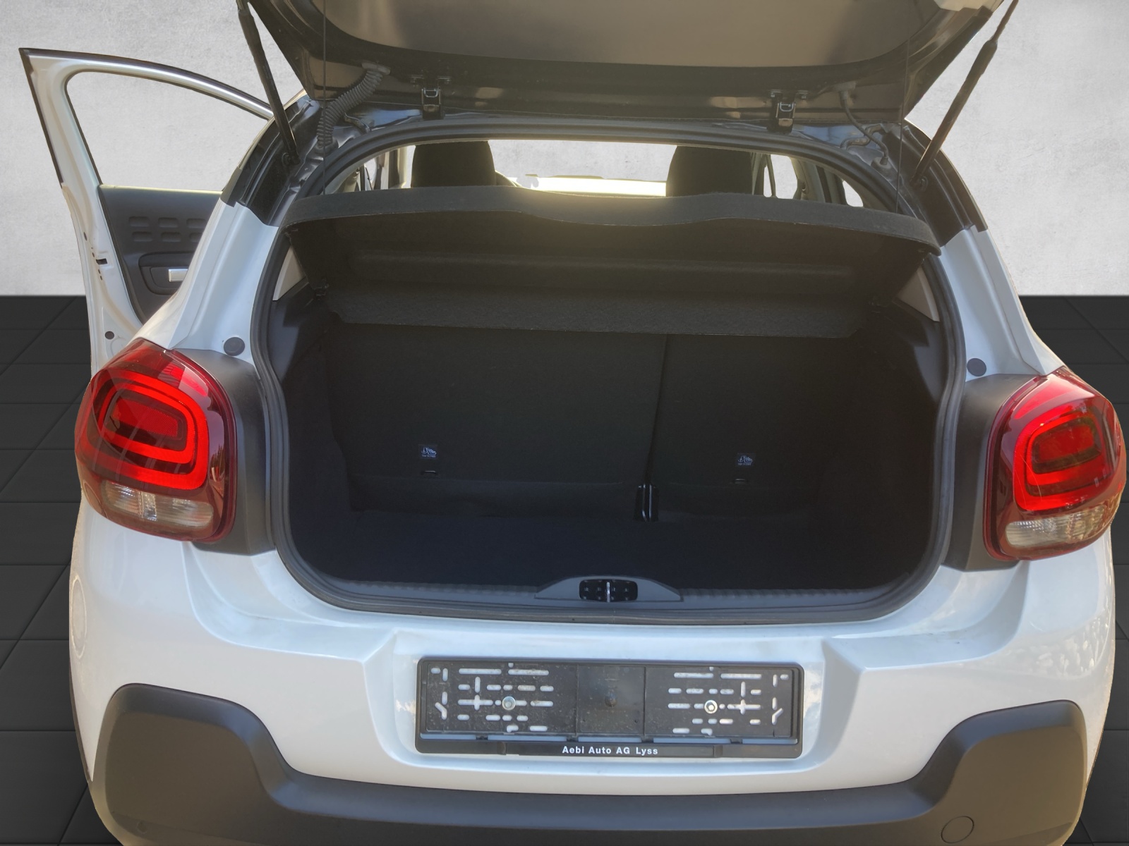 CITROEN C3 1.2i PureTech Swiss Edition EAT6-image-8