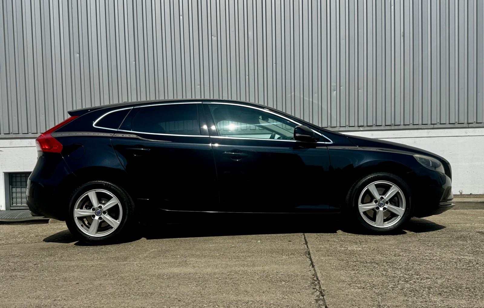 VOLVO V40 T2 Momentum