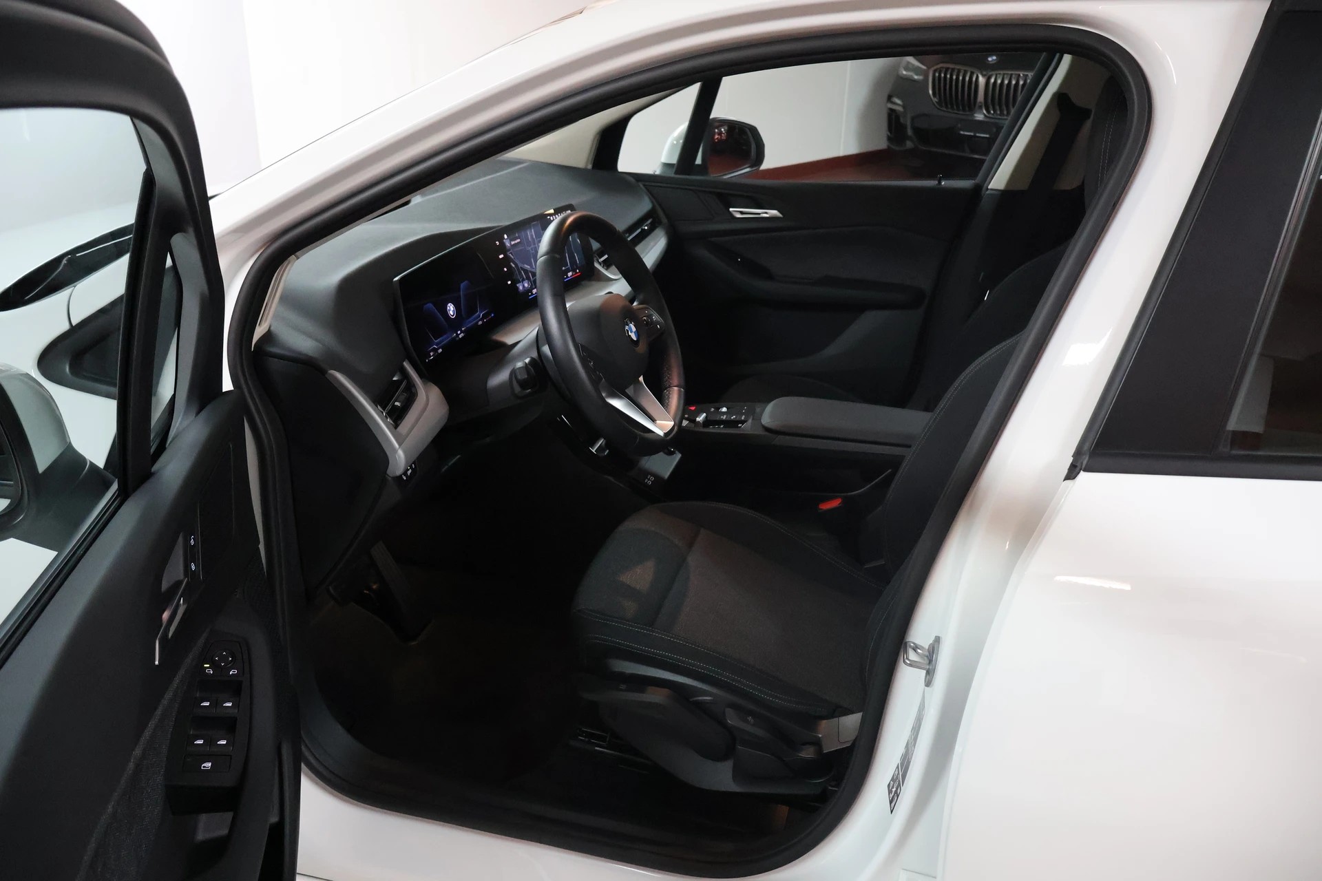 BMW 223d Active Tourer xDrive DKG-image-6