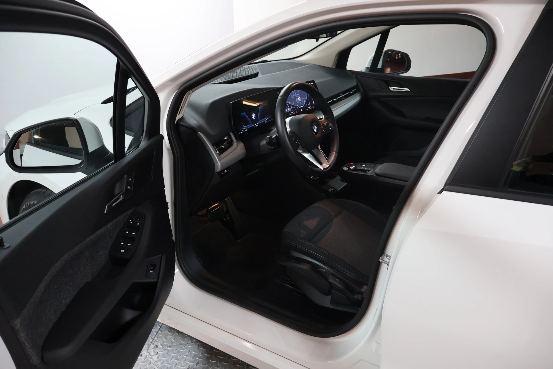 BMW 223d Active Tourer xDrive DKG-image-5