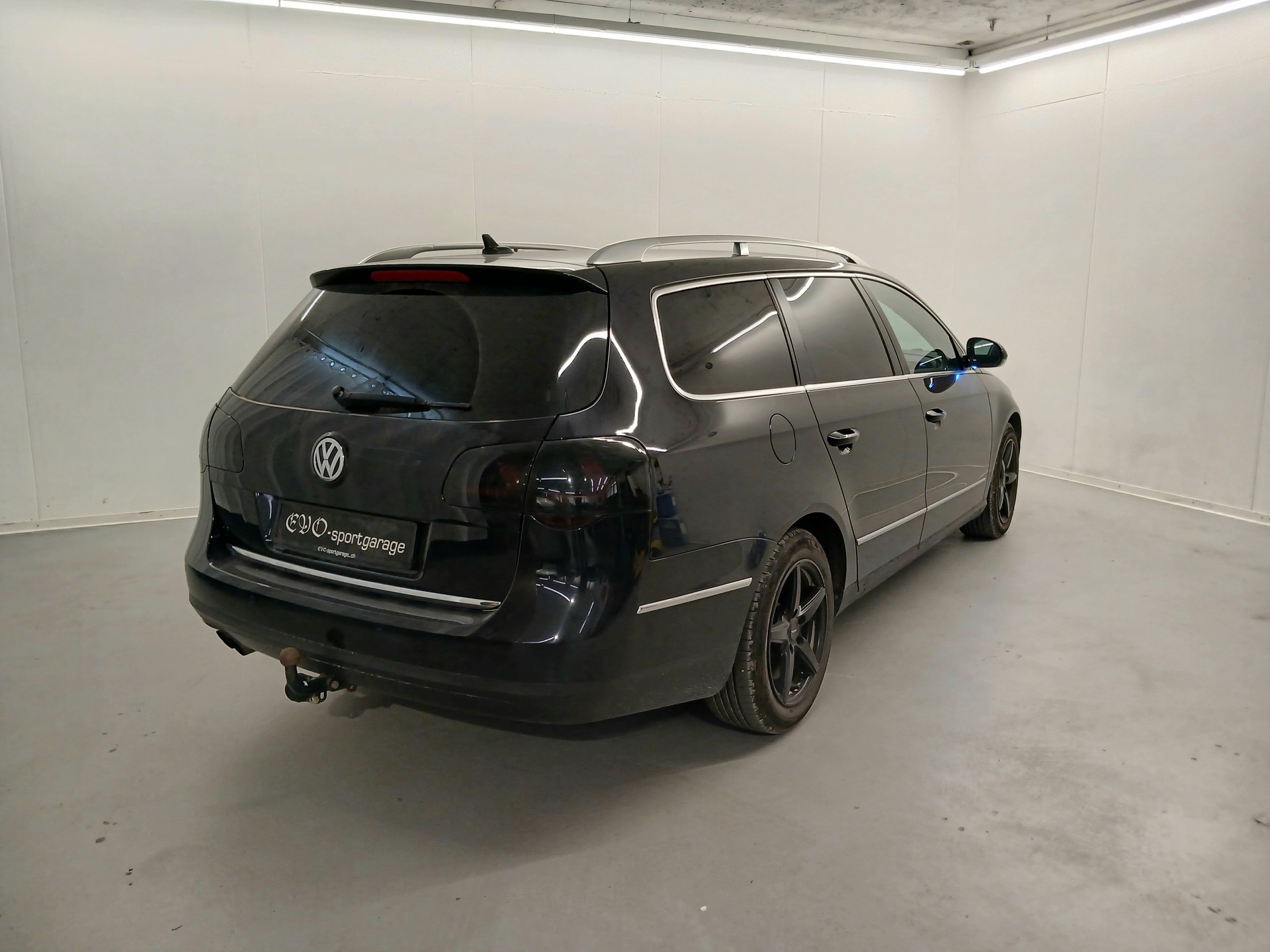VW Passat Variant 2.0T FSI Highline DSG-image-8