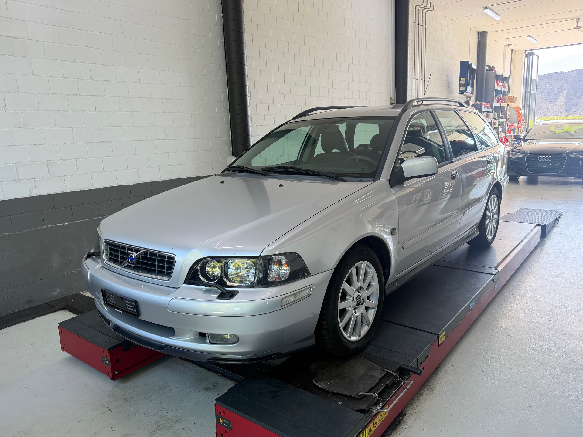 VOLVO V40 2.0T Sport Edition