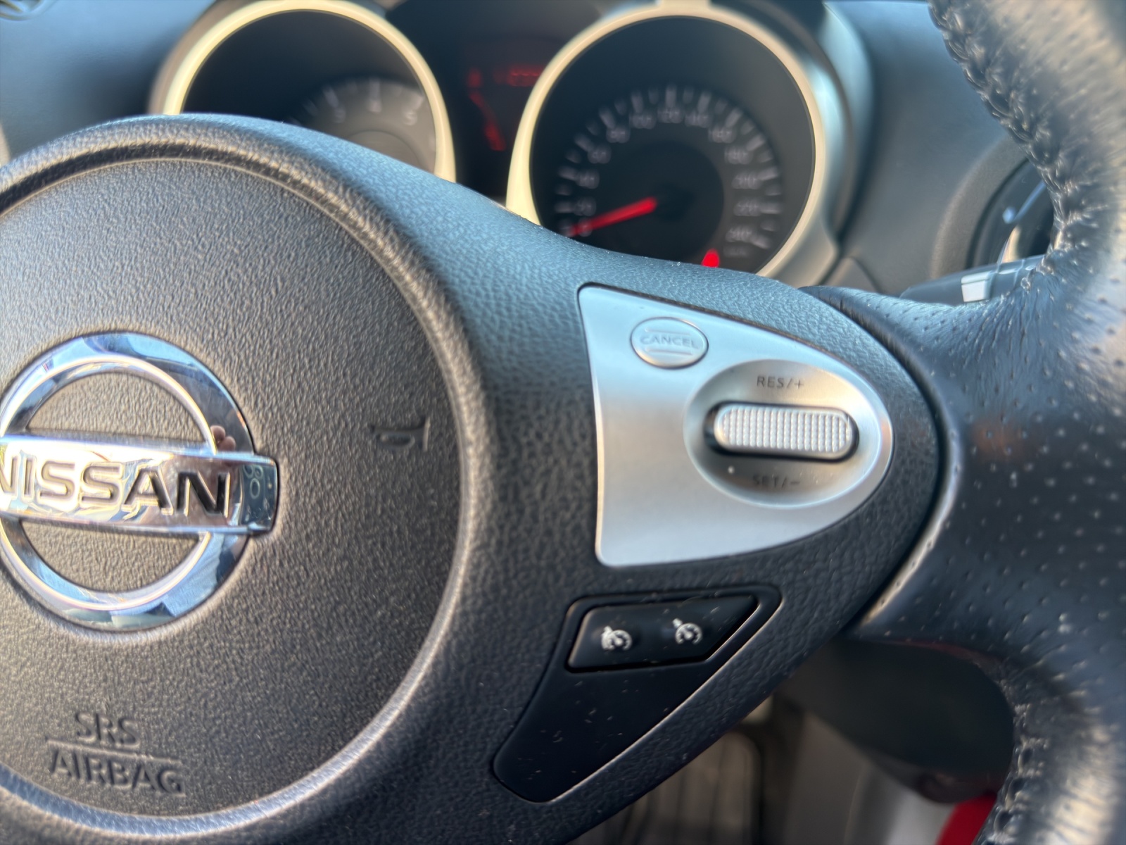 NISSAN Juke 1.6 DIG-T tekna 4x4 Xtronic M-CVT-image-24