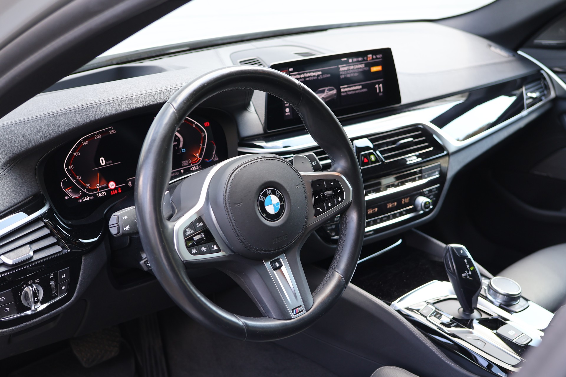 BMW 530i xDrive Luxury Line Steptronic-image-3