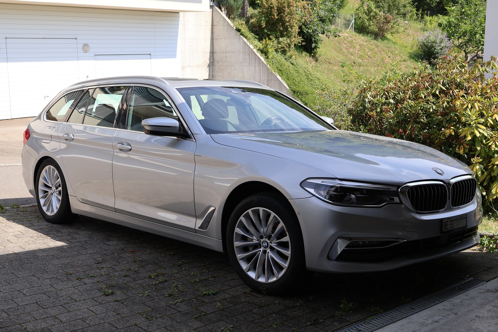 BMW 530i xDrive Luxury Line Steptronic-image-1